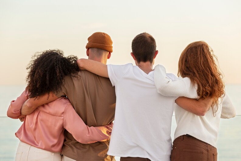 [fpdl.in]_friends-having-fun-at-their-reunion_23-2149215801_medium.jpg
